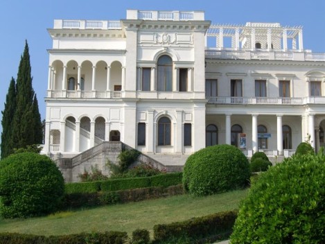 ливадийский дворец рядом с рестораном «Царская Кухня»