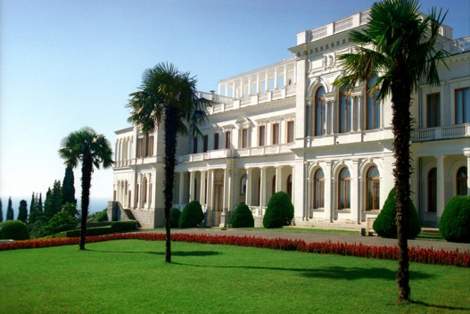 фото Ливадийского дворца в Ялте